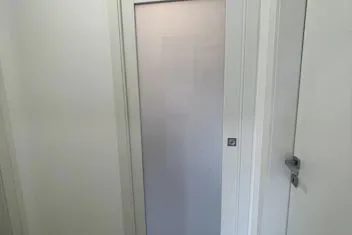 Porta con vetro opaco