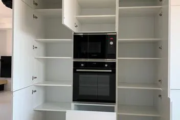 Colonne cucina su misura con elettrodomestici integrati
