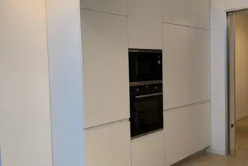 Colonne cucina su misura con elettrodomestici integrati