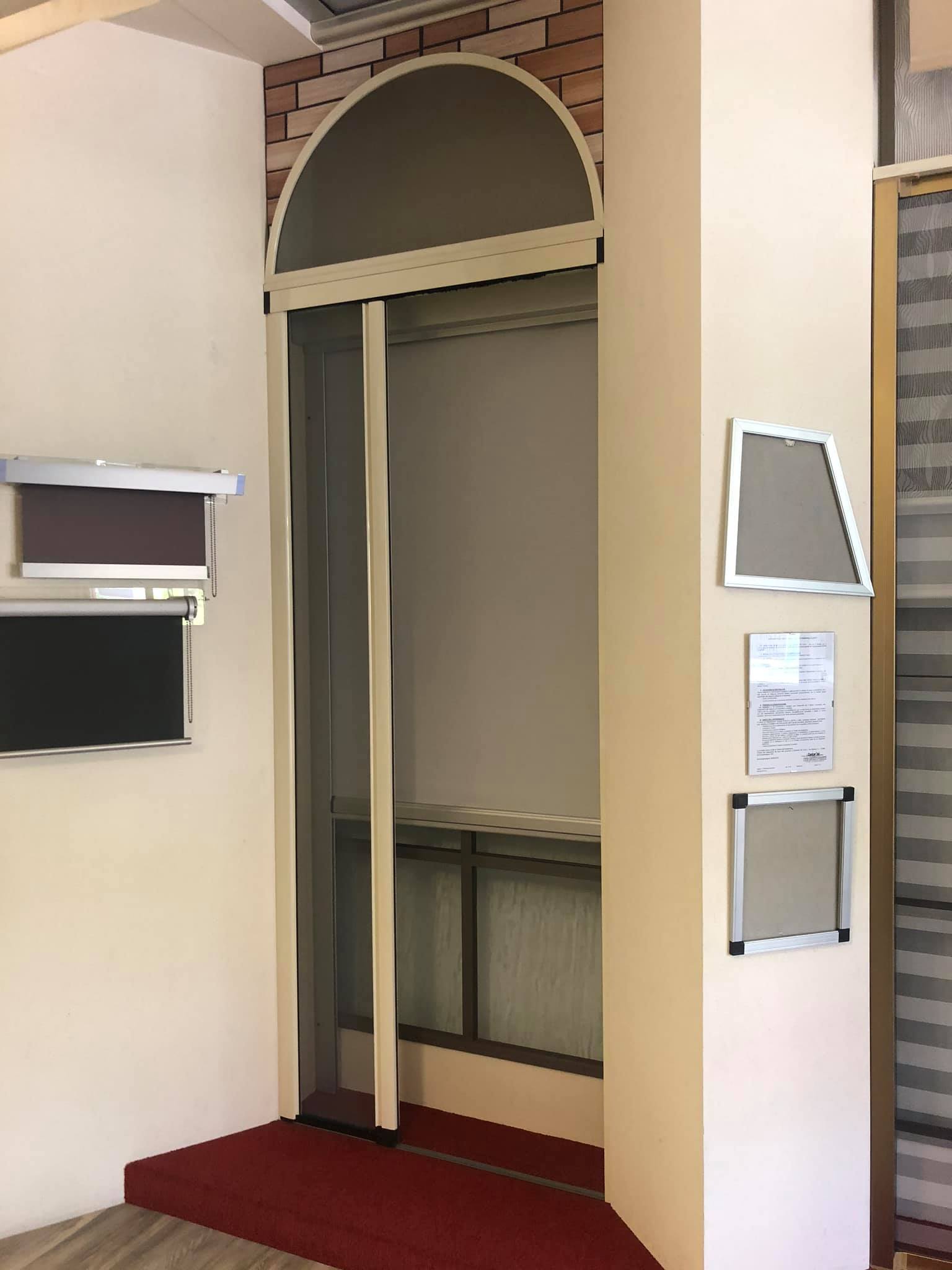 Zanzariera su misura per porta