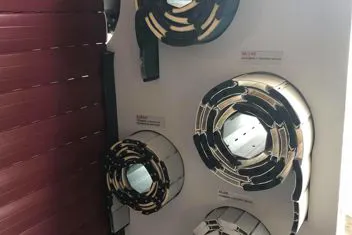 Campionario tapparelle con diverse finiture e colori