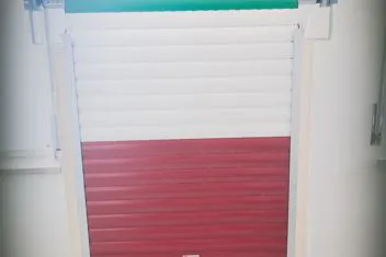 Campionario tapparelle con diverse finiture e colori