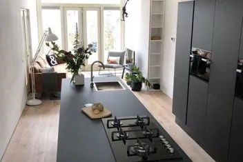 cucina moderna su misura nera
