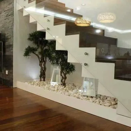 Scala interna con struttura su misura in ambiente residenziale